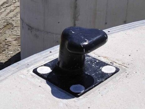 Platines des bollards d’amarrage — port Tanger Med — photo 1