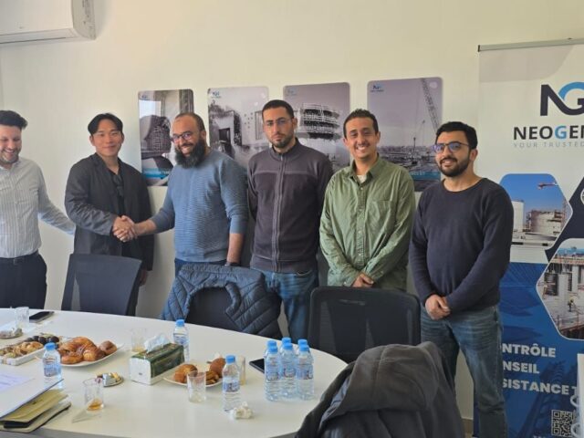 Signature du partenariat technique dans les bureaux de NEOGENESIS à Rabat