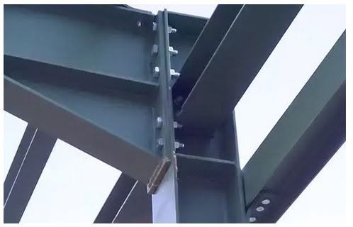 Rigidité des assemblages : un paramètre clé dans le comportement global des structures en acier