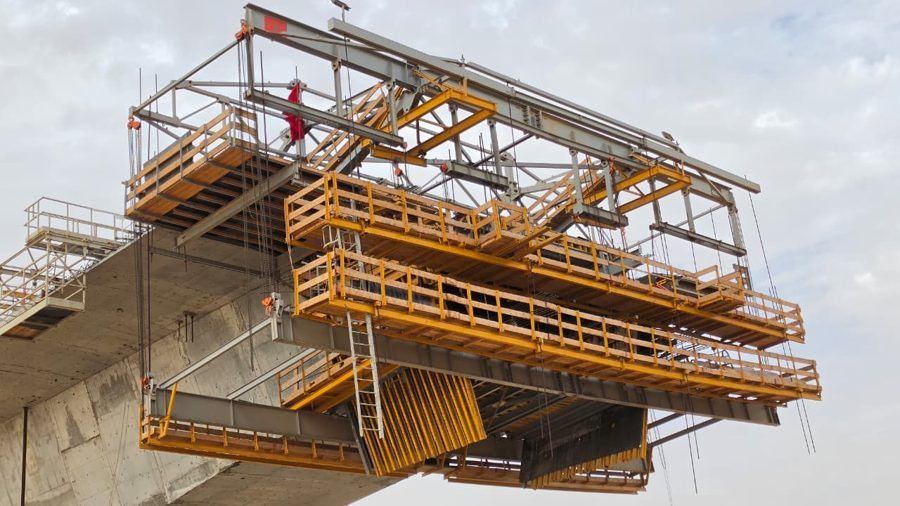 Laâyoune, viaduc de la Sakia El Hamra : équipage mobile en tête de fléau
